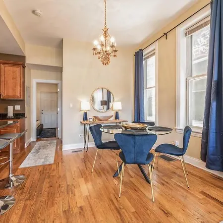 Lovely 2 Bed 3 Miles From Dt W Free Parking Chicago Exterior photo